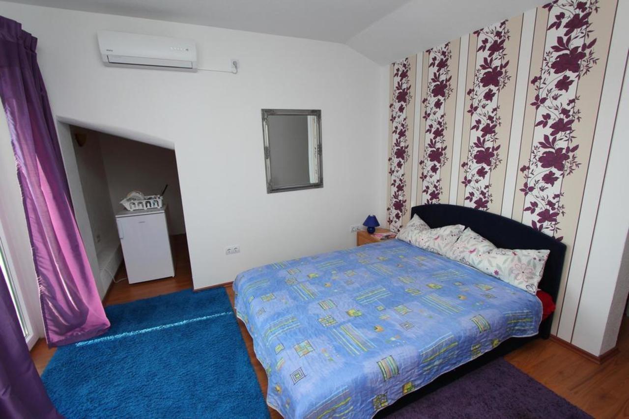 Rooms And Apartments Sally 로비니 외부 사진
