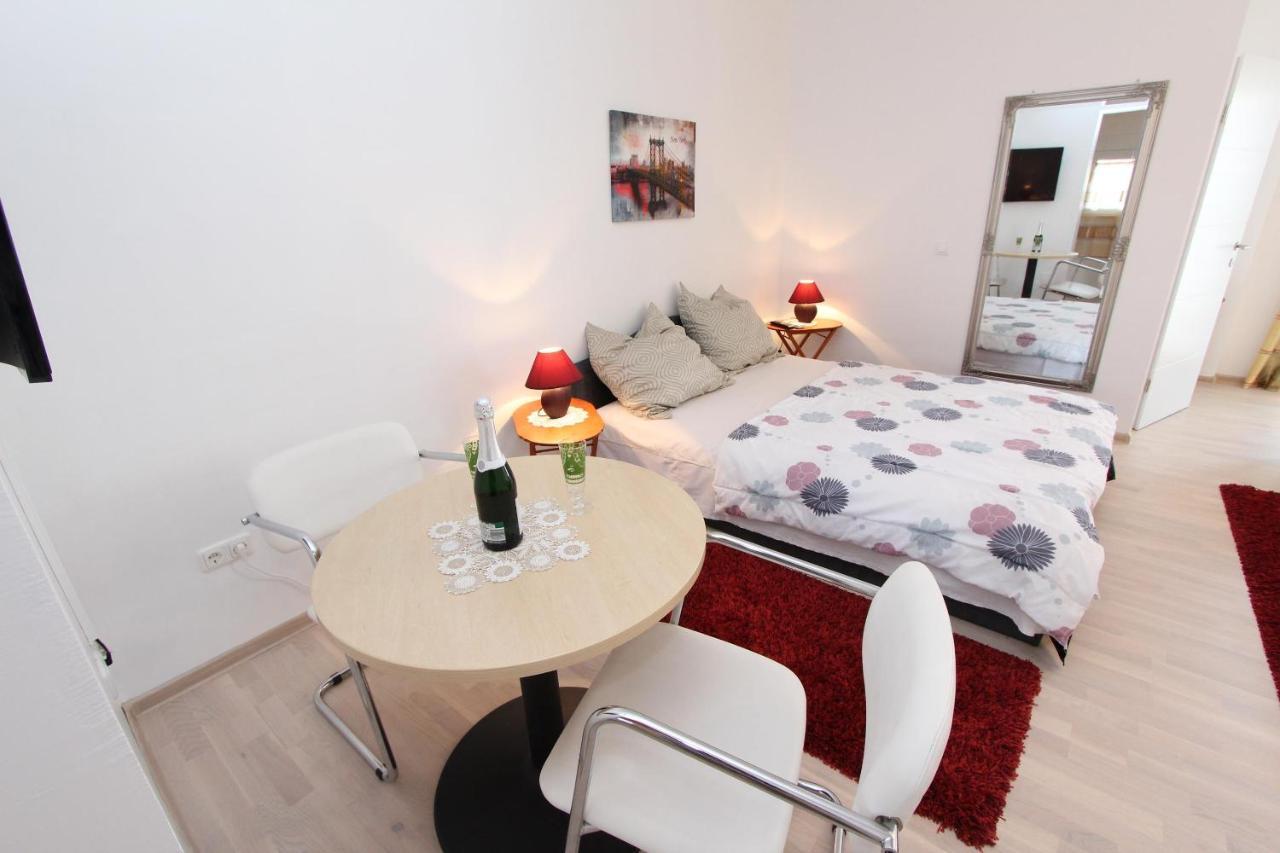 Rooms And Apartments Sally 로비니 외부 사진