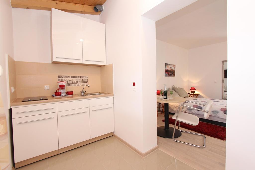 Rooms And Apartments Sally 로비니 외부 사진
