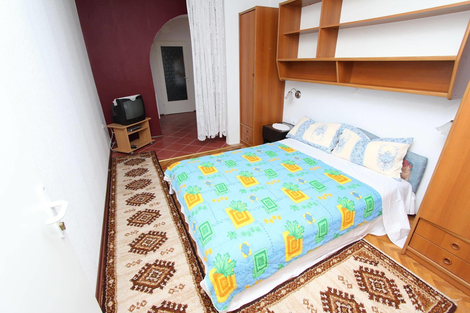 Rooms And Apartments Sally 로비니 외부 사진