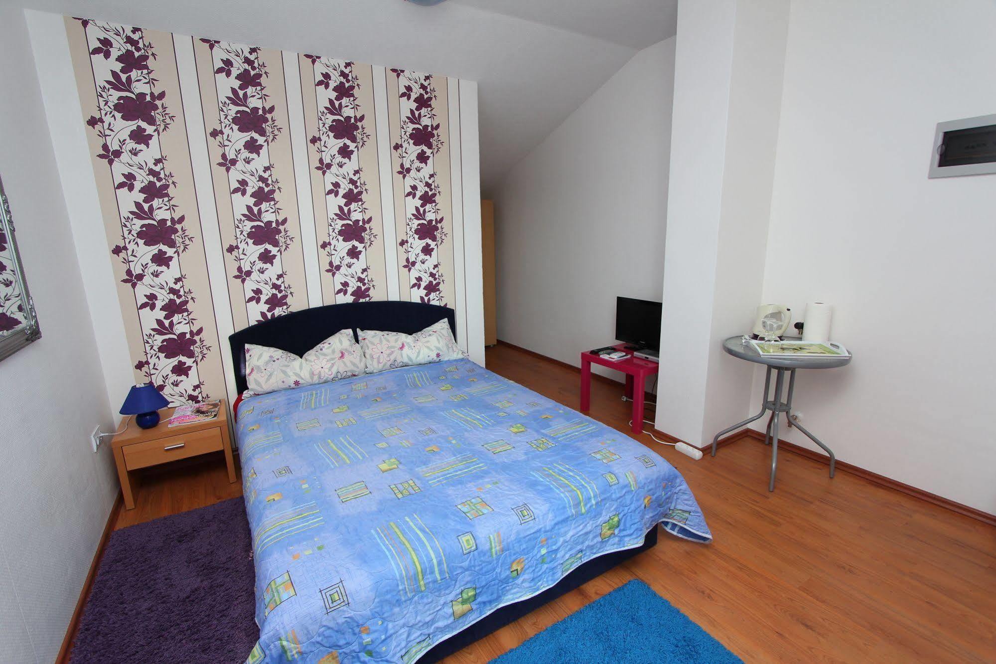 Rooms And Apartments Sally 로비니 외부 사진