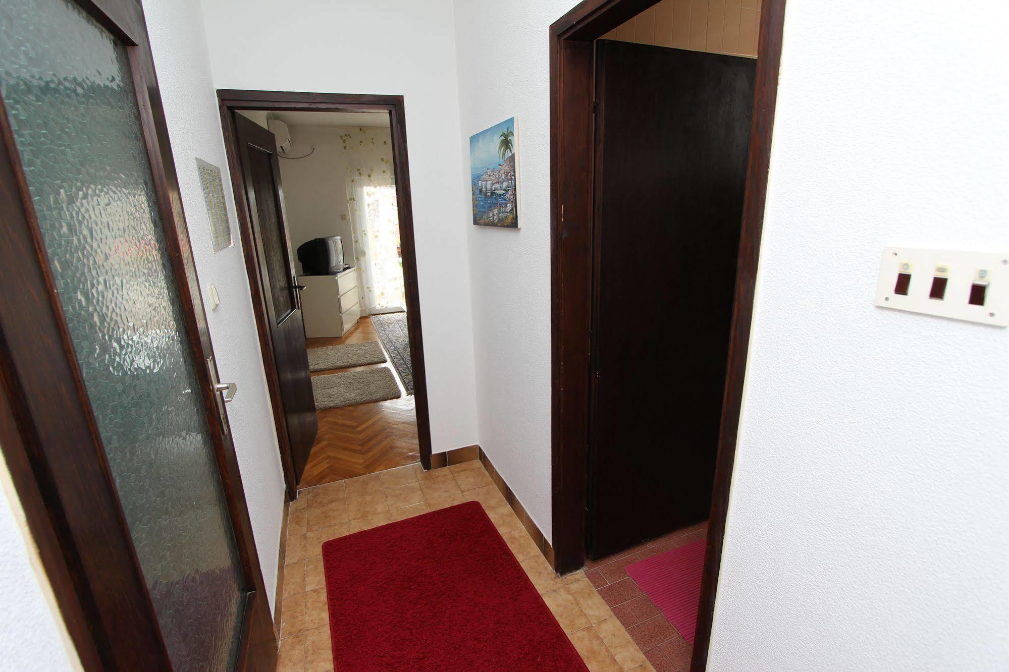 Rooms And Apartments Sally 로비니 외부 사진