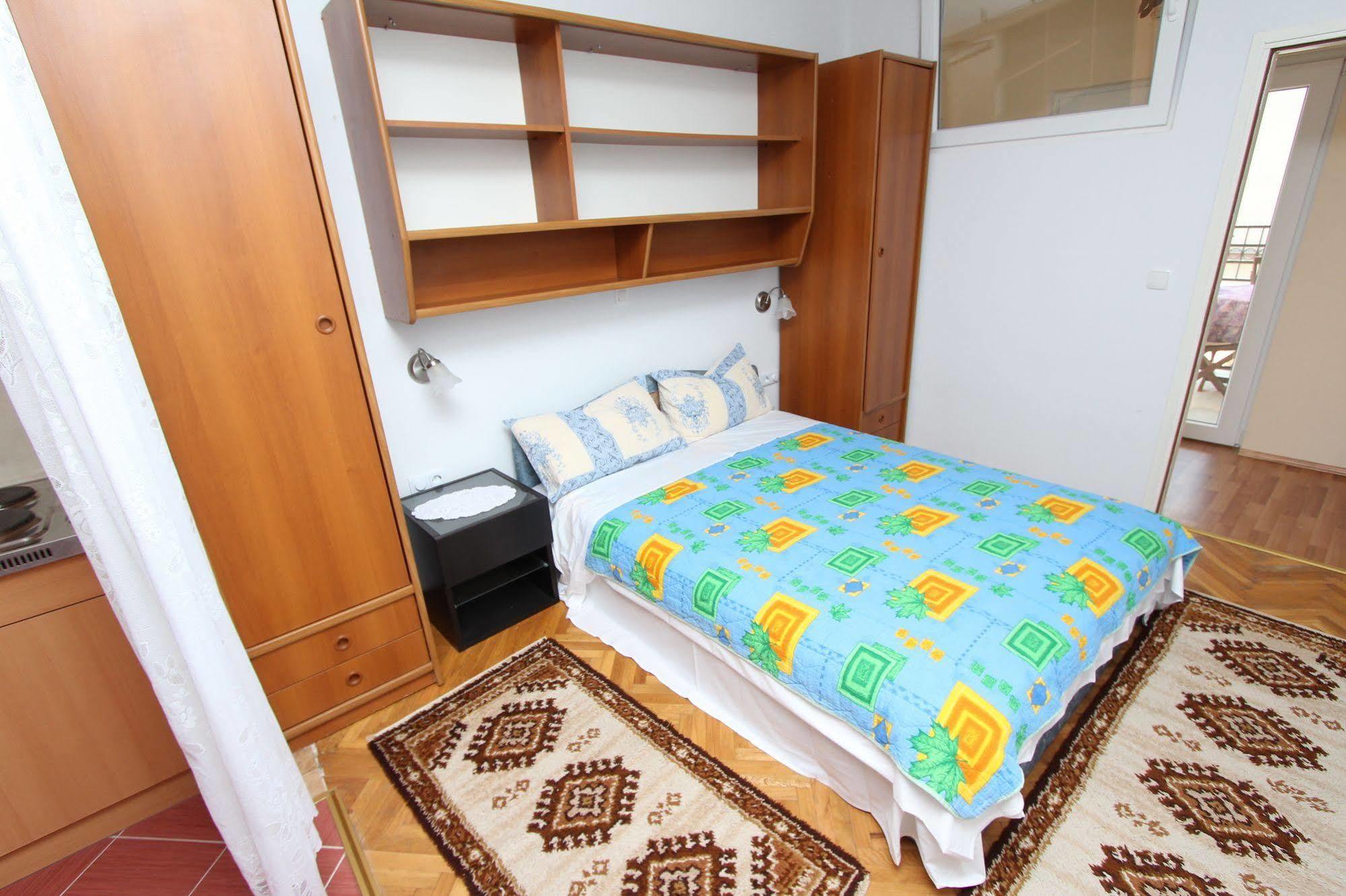 Rooms And Apartments Sally 로비니 외부 사진