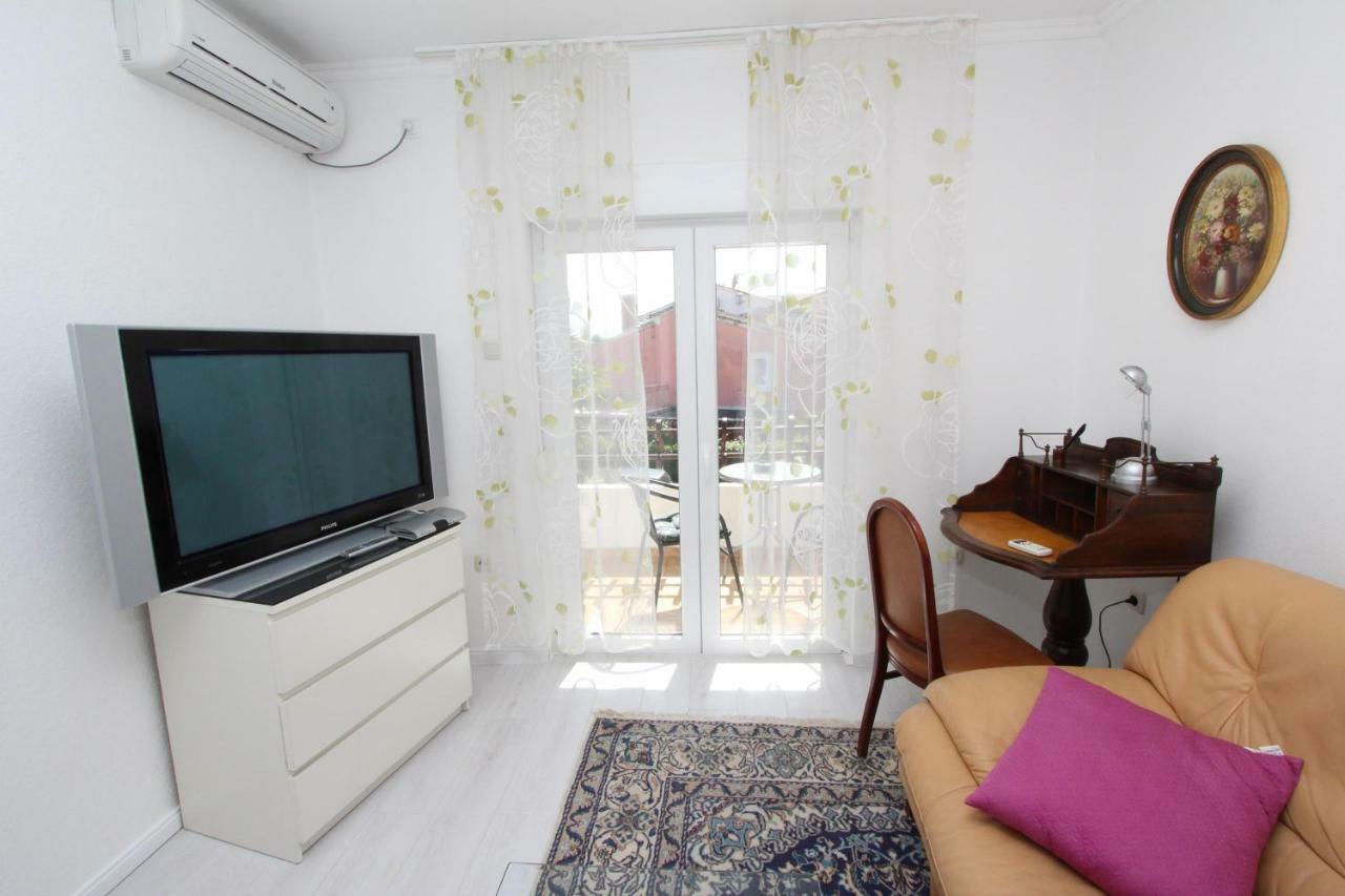 Rooms And Apartments Sally 로비니 외부 사진